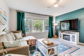 Idyllic Sarasota Home with Yard 2 Mi to Beach!